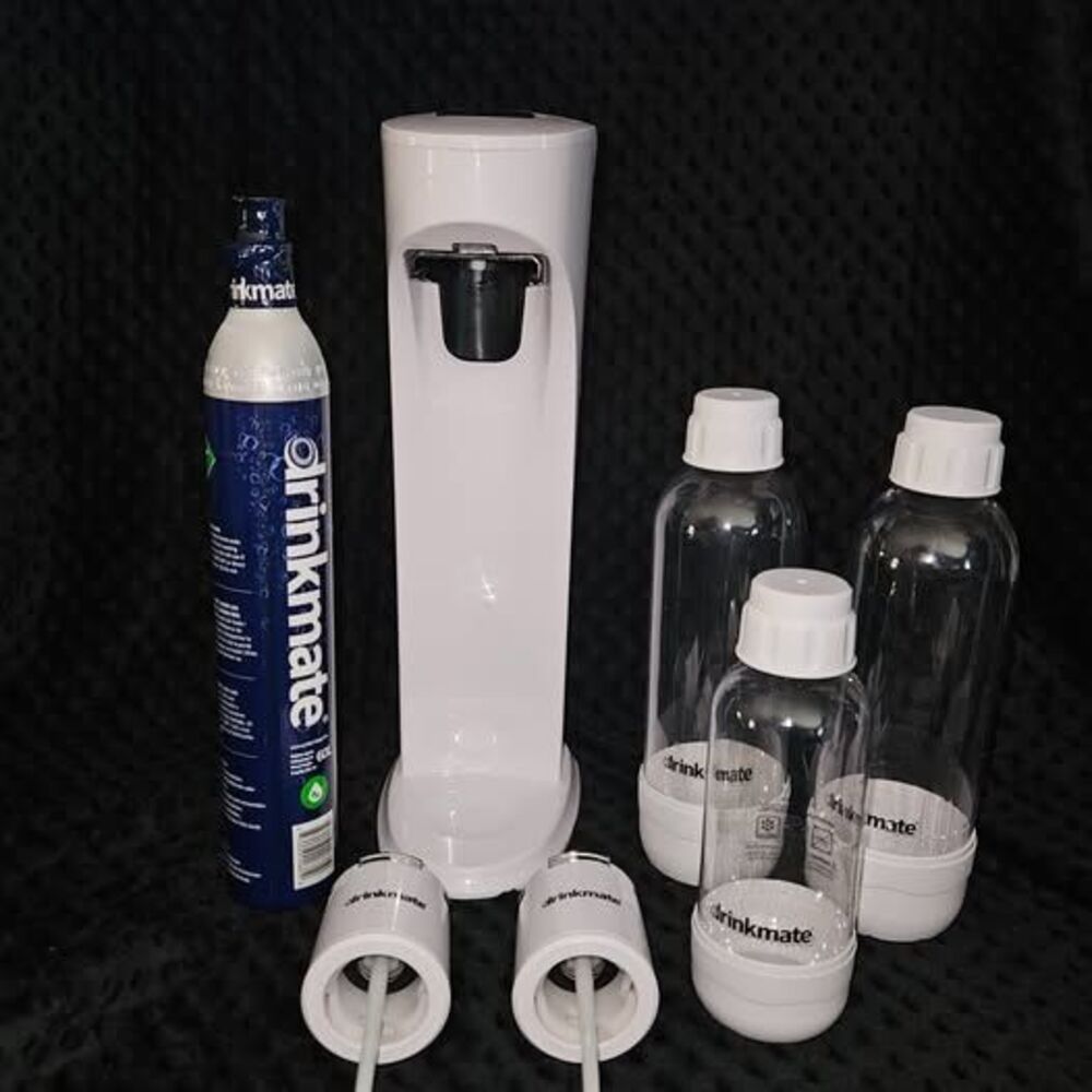 NEW Drinkmate Carbonated Beverage Maker Set w/ Extras
